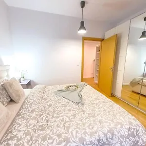Old Town Spacious Apartament
