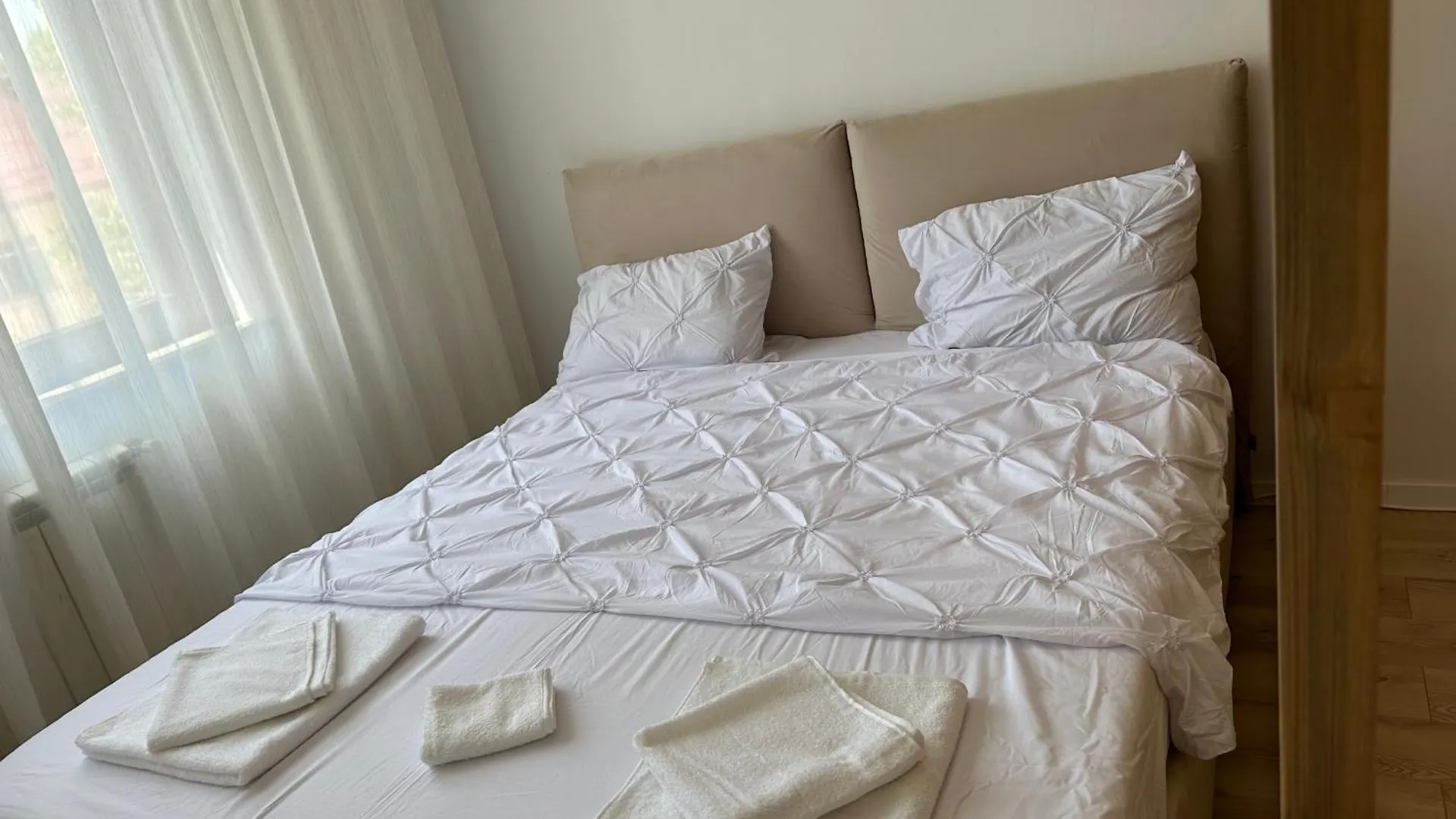 بوخارست North Area Lake View Studio رومانيا